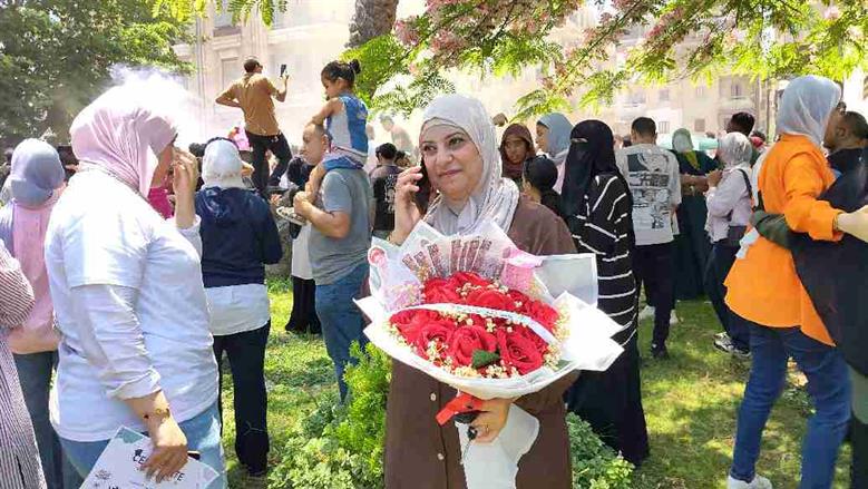 احتفالات الطلاب بانتهاء امتحانات الثانويه العامه ببورسعيد