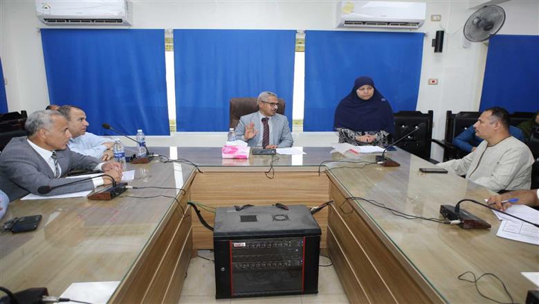 محافظ بني سويف يسقبل 22 شكوى وطلبا من المواطنين ويوجه بسرعة فحصهم