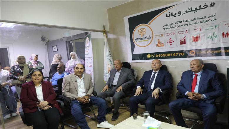 محافظ القاهرة يوزع 12 كرسيا كهربائيا على ذوي الهمم: نؤمن بقدرتهم في مسيرة التنمية