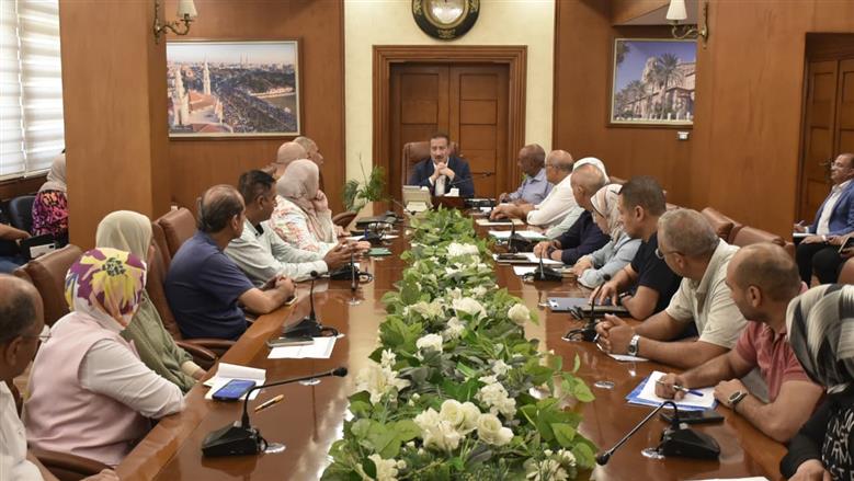 محافظ بورسعيد يخصص 23 مليون جنيه لدعم منظومة الإضاءة وإنارة الشوارع 
