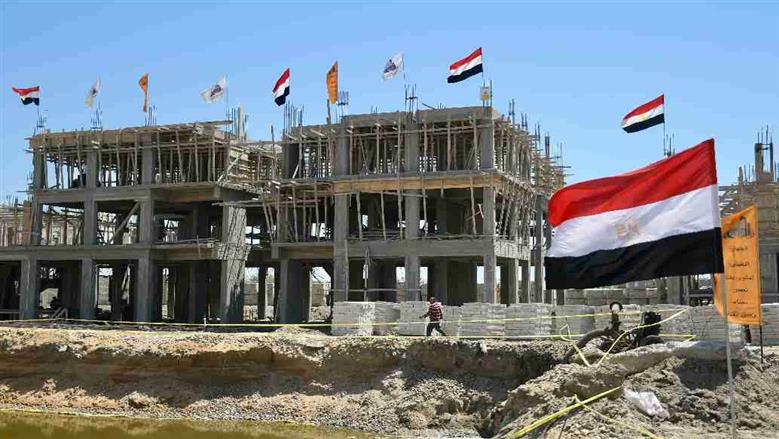 محافظ بورسعيد يتفقد الإسكان التعاونى