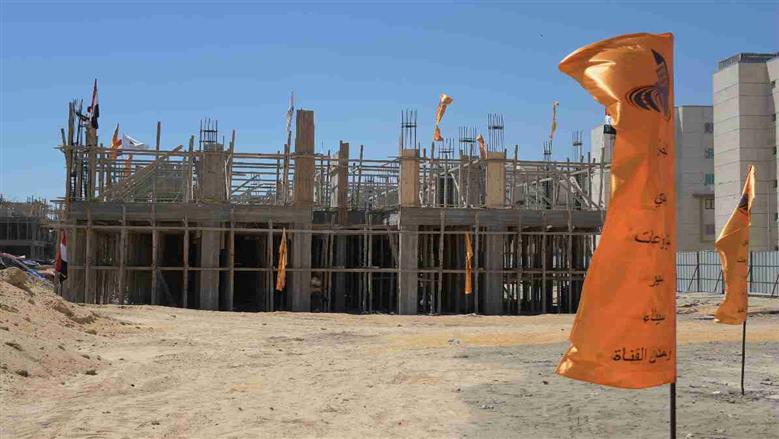 محافظ بورسعيد يتفقد الإسكان التعاونى
