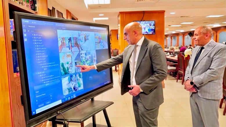 «لا هواتف ولا مخالفات».. وزير التعليم يتابع انتظام امتحانات الثانوية العامة من غرفة العمليات