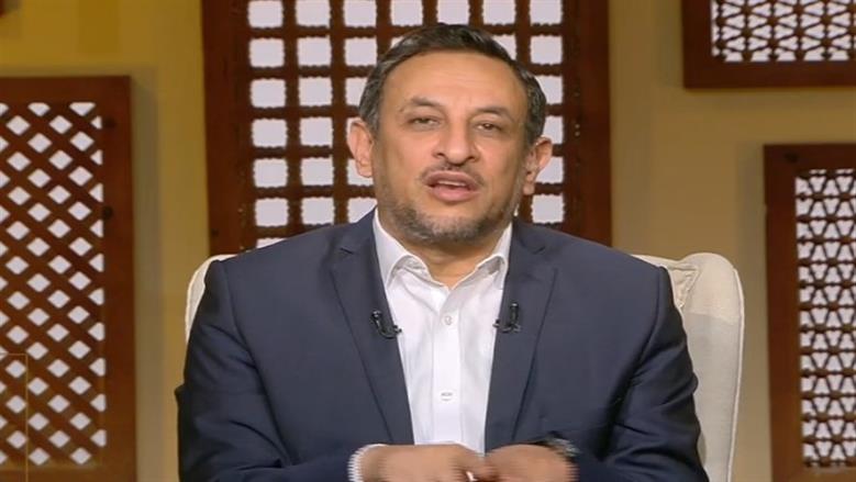 رمضان عبدالمعز: القرآن ربط شكر الله بالوالدين.. ولا ينفصل أحدهما عن الآخر