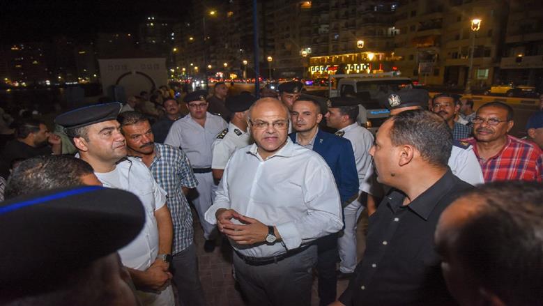 محافظ الإسكندرية يقود حملة لإزالة إشغالات الكورنيش: رؤية البحر حق للجميع
