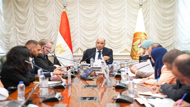 خطة تنفيذية لإطلاق البرنامج الوطني للعمل اللائق وفق المعايير الدولية