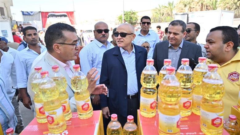 افتتح محافظ الأقصر سوق اليوم الواحد