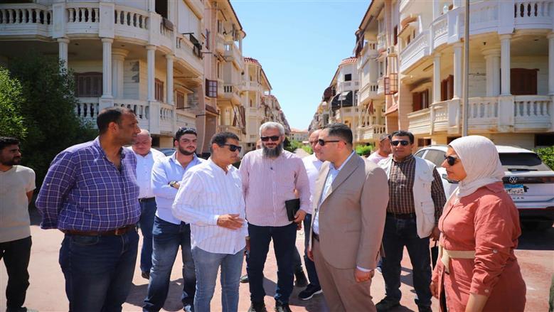 محافظ دمياط يبحث تعظيم الاستفادة من أصول رأس البر لدعم الاستثمار والتنمية