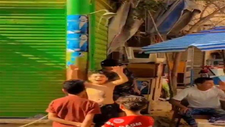 التحقيق مع شخص بالمحلة علق دش استحمام على عمود كهرباء