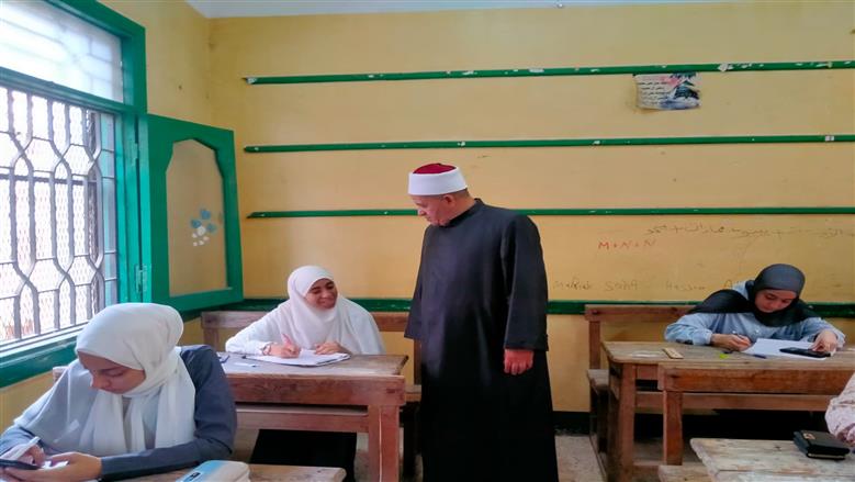 رئيس منطقة القليوبية الأزهرية يتابع لجان بنها في الأسبوع الختامي لامتحانات الثانوية الأزهرية
