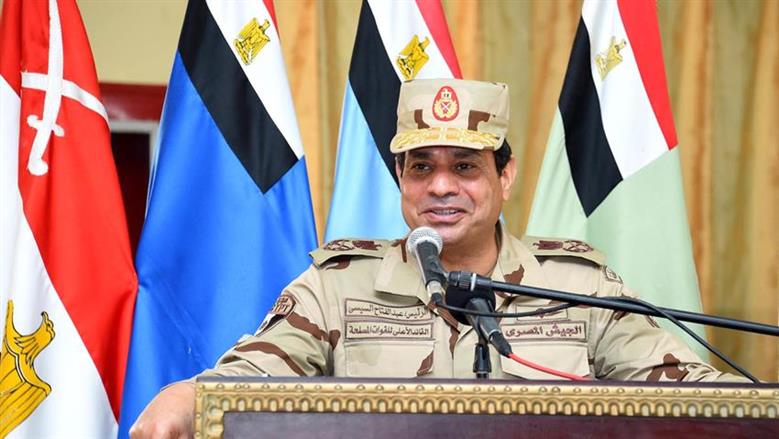 يوليو 2015: خلال زيارة تفقدية لعناصر القوات المسلحة والشرطة المدنية في شمال سيناء عقب الهجمات الإرهابية التي استهدفت عددا من الارتكازات الأمنية.