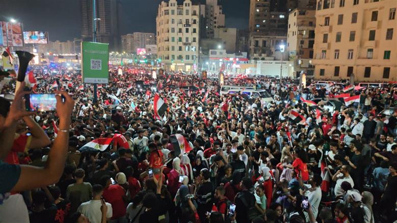 فرحة في شوارع الإسكندرية 