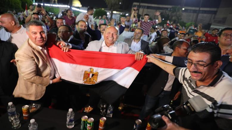 محافظ القاهرة يحتفى بفوز المنتخب الوطنى