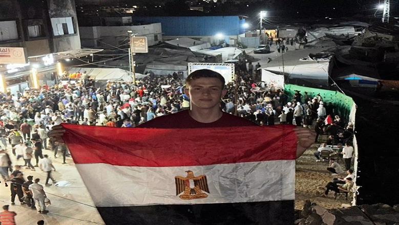 شاب فلسطينى يرسم حسام حسن