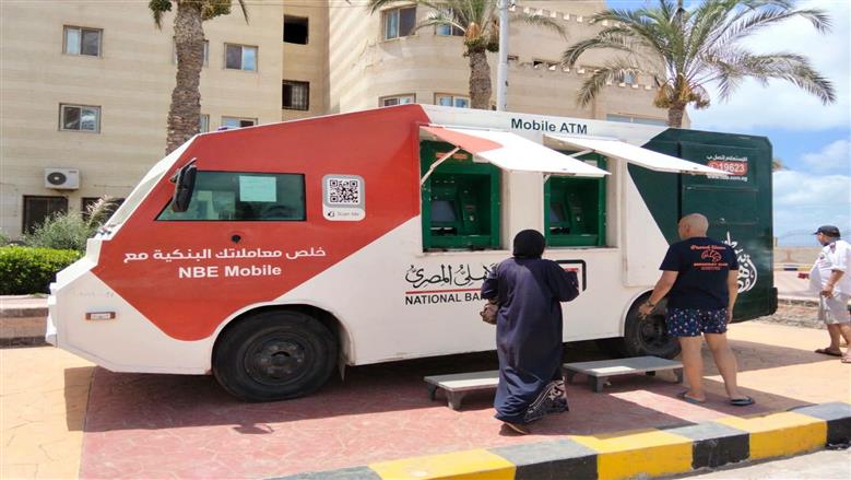 توفير ATM بسيارة متحركة لخدمة المصطافين في مصيف بلطيم بكفر الشيخ
