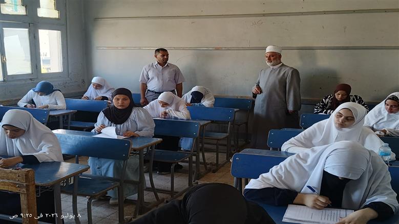 ختام امتحانات القسم العلمي بالشهادة الثانوية الأزهرية بلا شكاوى في سوهاج
