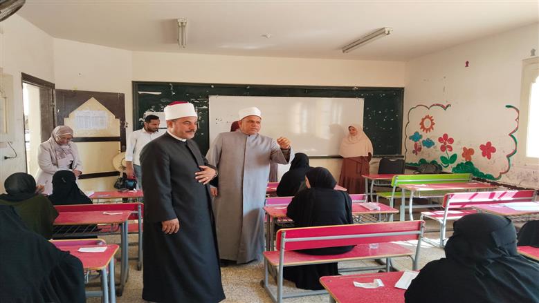 لجنة امتحانات الثانويه الازهريه أدبي بمعهد فتيات مطروح