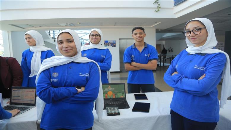 طلاب مدارس وي للتكنولوجيا التطبيقية يقدمون مشروعات متميزة تقدم حلولاً مبتكرة للمجتمع