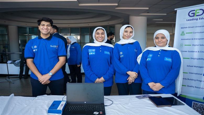طلاب مدارس وي للتكنولوجيا التطبيقية يقدمون مشروعات متميزة تقدم حلولاً مبتكرة للمجتمع