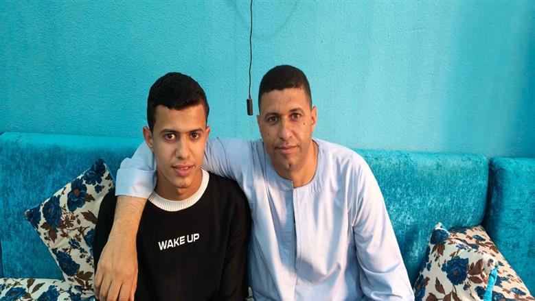 الأول على المدارس الصناعية وسط أسرته
