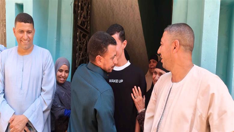 الأول على المدارس الصناعية وسط أسرته