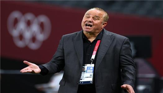 شوقي غريب يكشف حقيقة توليه منصب المدير الفني لاتحاد كرة القدم