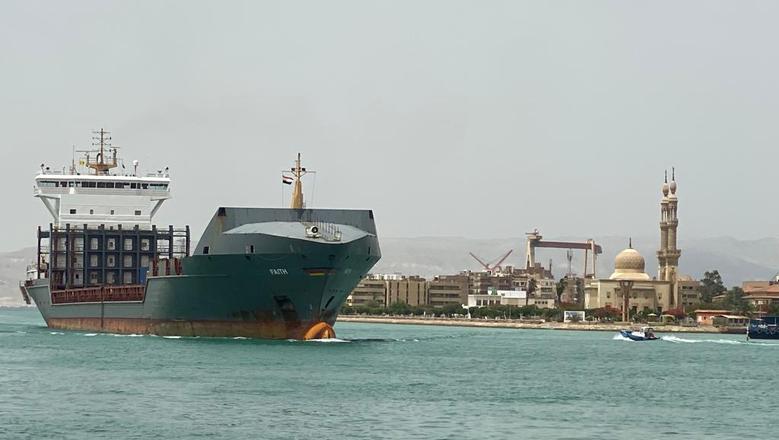 ميناء دمياط يستقبل 38 ألف طن بضائع خلال 24 ساعة.. قمح وذرة وفول