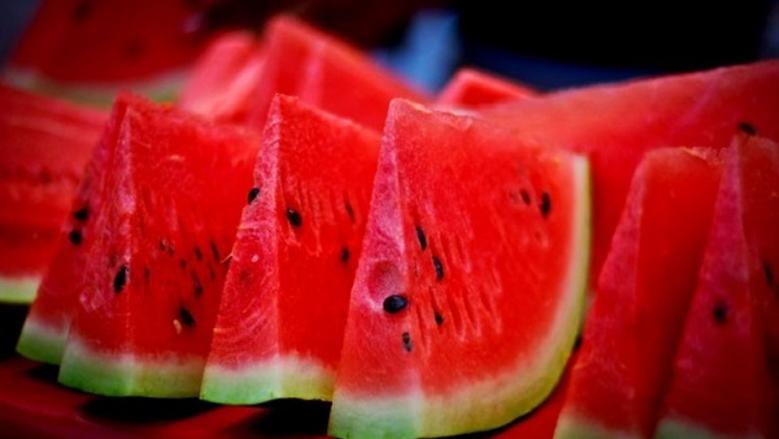 احذر.. متى يتحول البطيخ إلى خطر حقيقي على مريض الكلى؟