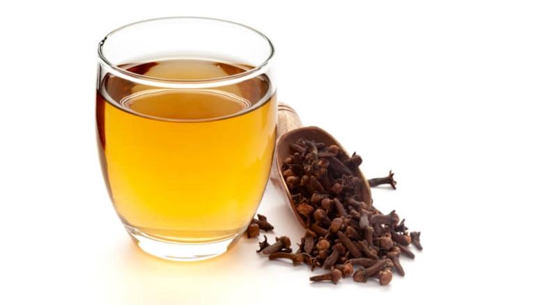 فوائد شرب ماء القرنفل قبل النوم.. كنز لتخفيف الأرق