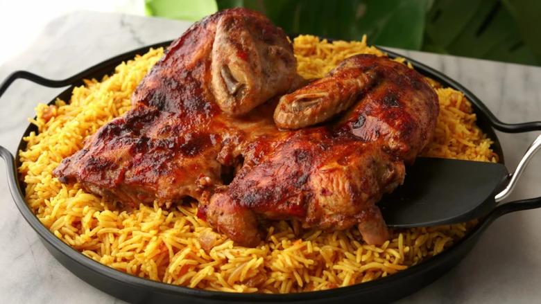 وصفة جاهزة على سفرتك في رمضان.. طريقة عمل الفراخ المشوية في فرن البوتجاز