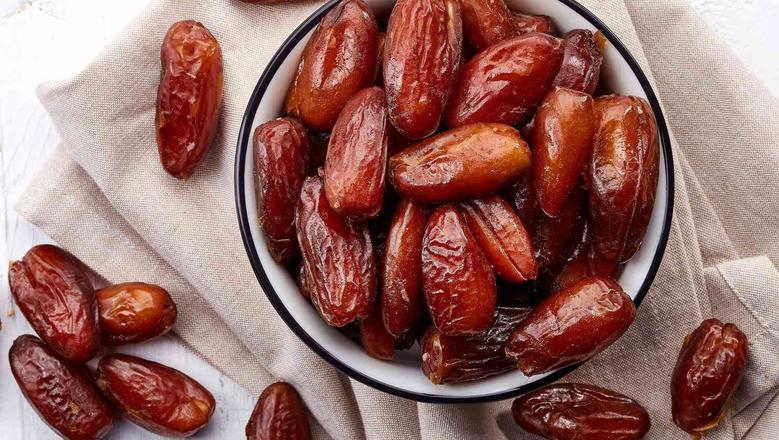مع اقتراب رمضان.. أسعار البلح والتمور في الأسواق والمتاجر الإلكترونية