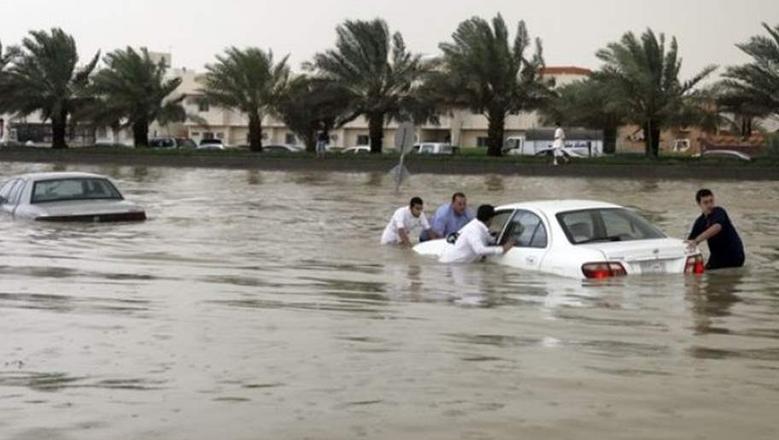 ارتفاع حصيلة ضحايا الفيضانات في إيران إلى 62 قتيلا