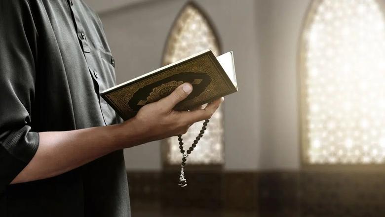 آيات من القرآن الكريم تزيل الهم وتفرج الكرب.. احرص عليها