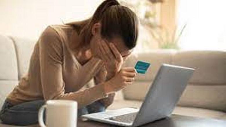 «تحذير من ارتفاع أسعار أبل».. سيدة تخسر 24 ألف دولار بسبب رسالة
