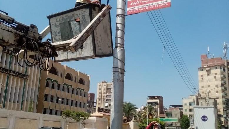 ما هو أول مستند يجب إرفاقه بطلب ترخيص الإعلانات على الطرق العامة؟
