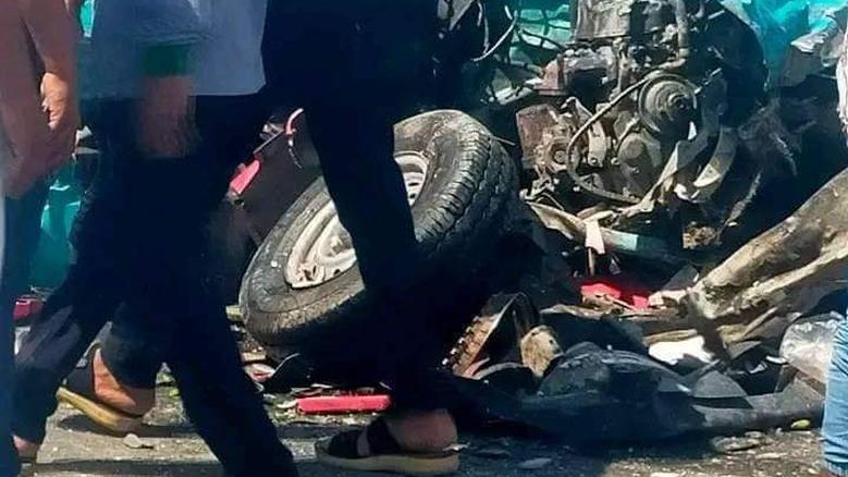 انقلاب محتويات مقطورة محملة بمواد البناء على جراج سيارات بالطالبية 