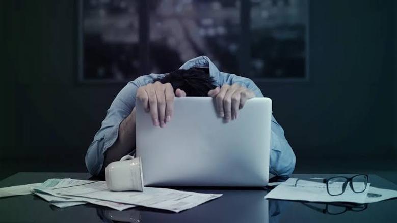 3 علامات تدل على أنك فقدت شغفك في العمل.. «محتاج تفصل وتاخد إجازة»