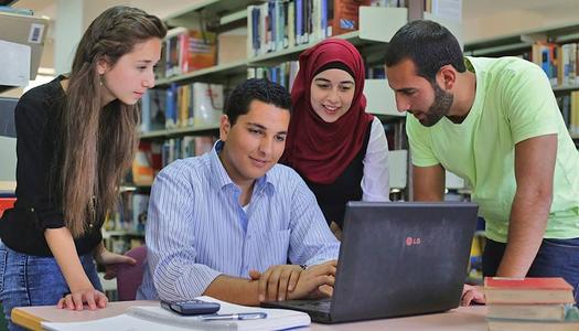 منح الجامعات الأهلية والدولية 2026 لطلاب الثانوية العامة المتفوقين.. شروط التقديم