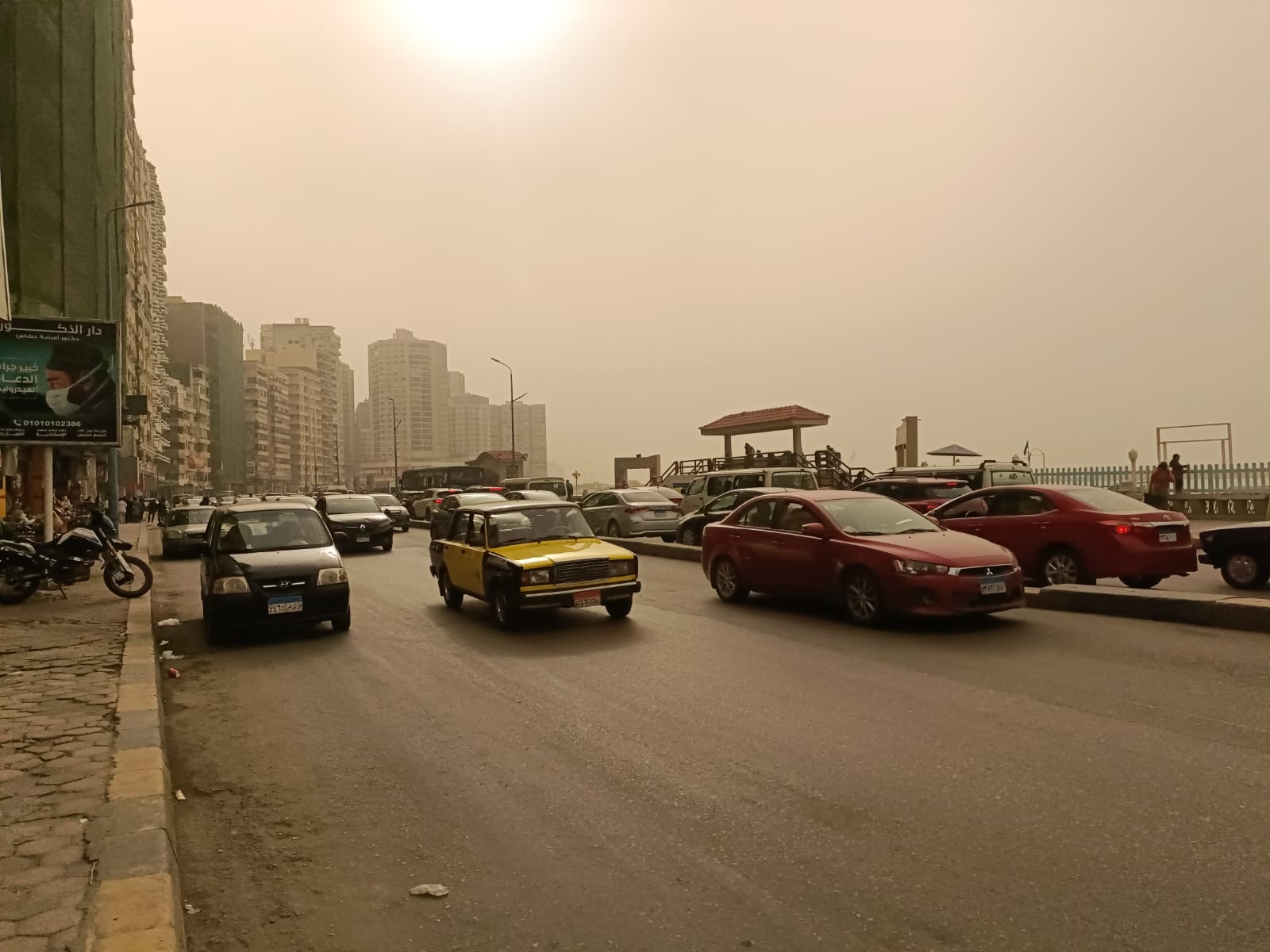 الأتربة تغطي مدينة الإسكندرية.. وتحذير لمرضى الصدر والجيوب الأنفية