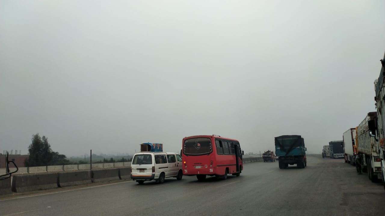 شبورة كثيفة تغطي الطرق والشوارع في محافظة المنوفية