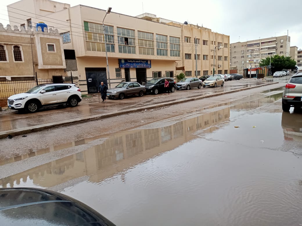 أمطار تضرب محافظة كفر الشيخ اليوم.. ورياح عاصفة ووقف حركة الملاحة