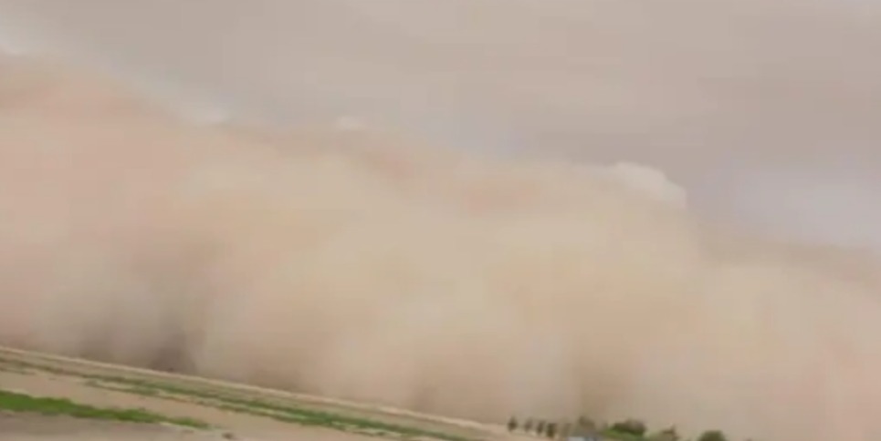 عاصفة ترابية