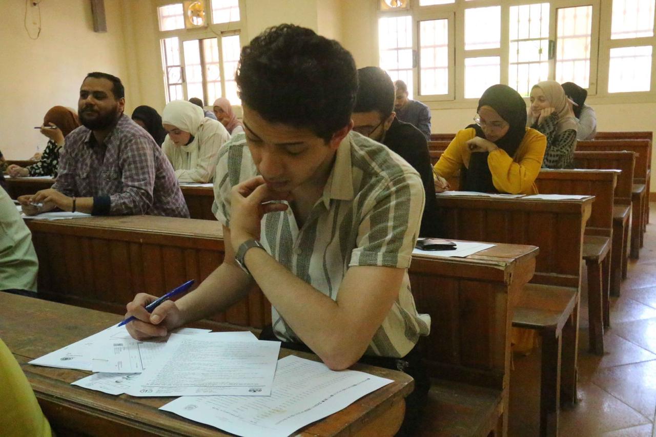 كليات جامعة المنصورة تجري امتحانات نهاية العام