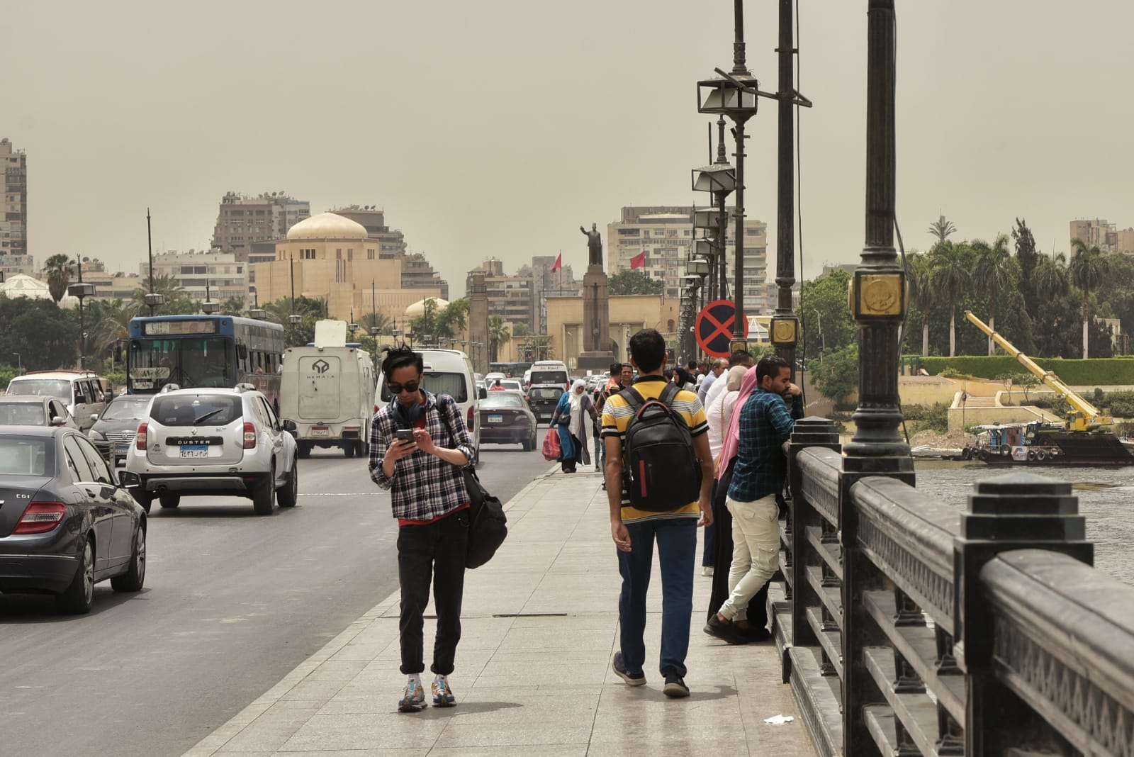 ارتفاع درجة الحرارة تمنع المواطنين من التواجد بالشارع