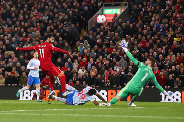 محمد صلاح يقود ليفربول لسحق مانشستر يونايتد وتصدر الدوري الإنجليزي