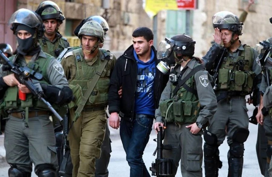 قوات الاحتلال تعتقل فلسطيني
