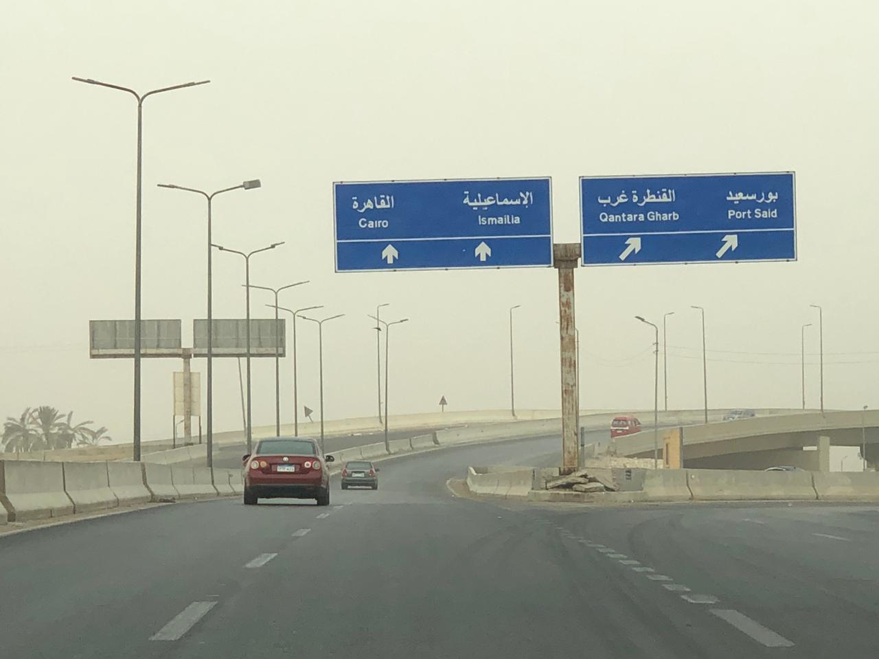 عاصفة ترابية تضرب بعض المحافظات.. وزيادة سرعة الرياح علي طريق الإسماعيلية الصحراوي