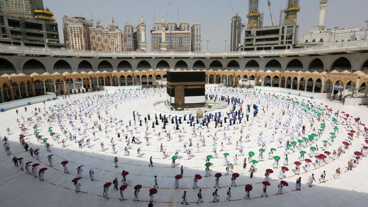 مواقيت الصلاة وموعد أذان الفجر في السعودية اليوم الاثنين 8-4-2024