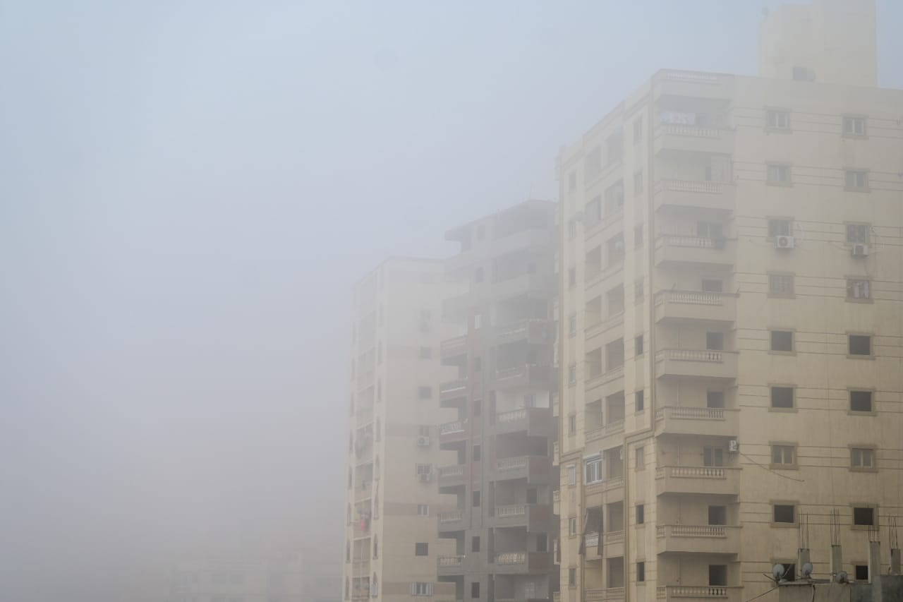 شبورة مائية كثيفة على الطرق السريعة بالإسكندرية