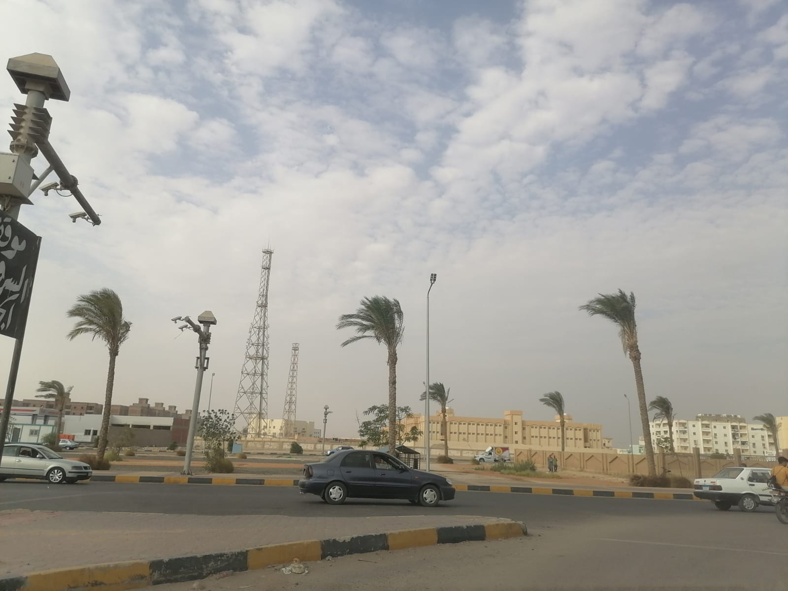طقس البحر الأحمر.. تكاثف الغيوم والسحب ورياح شديدة وانخفاض درجات الحرارة
